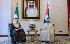 الصورة: محمد بن راشد ورئيس مجلس الوزراء الكويتي يبحثان سبل تعزيز الشراكة بين البلدين