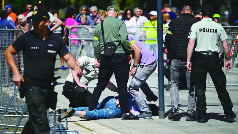 روبرت فيكو تعرّض لمحاولة اغتيال على يد مهاجم لم يُعرف عنه إلا القليل. أرشيفية