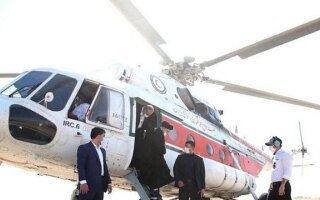 الصورة: فرق الإنقاذ تواصل البحث عن طائرة الرئيس الإيراني