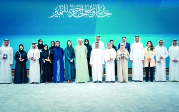 الصورة: عبدالله بن زايد يُكرّم الفائزين بجائزة وزير الخارجية للتميز في دورتها الخامسة