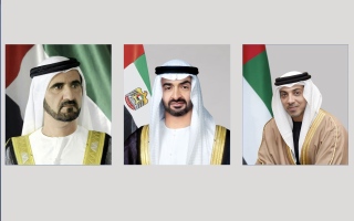 الصورة: رئيس الدولة ونائباه يهنئون الرئيس الأميركي بذكرى استقلال بلاده