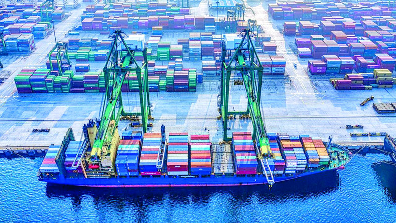 الإمارات حلّت بالمركز الأول عربياً في فعالية خدمات الموانئ. أرشيفية