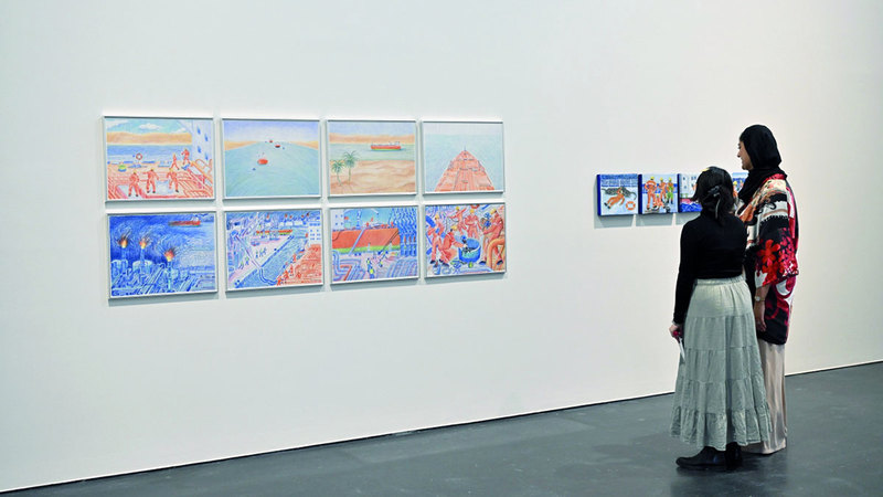 المعرض يضم أعمالاً من مقتنيات «مركز جميل» وأخرى معارة. تصوير: أحمد عرديتي