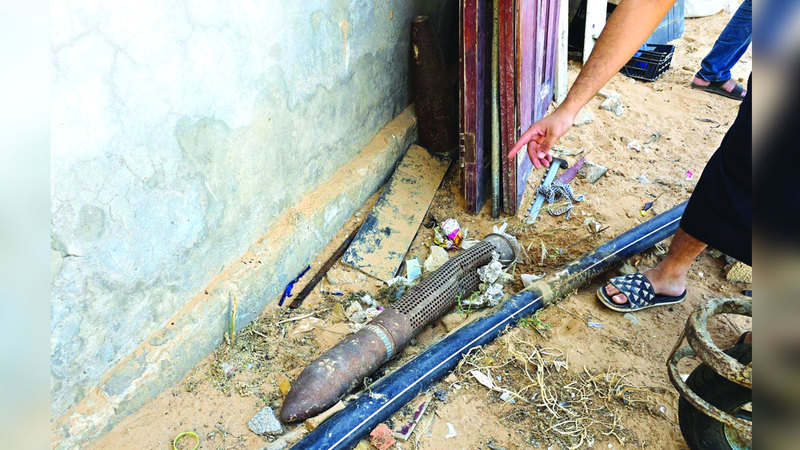 مخلفات الحرب تنتشر في مناطق جنوب طرابلس التي يقطنها أكثر من نصف مليون شخص. أ.ف.ب