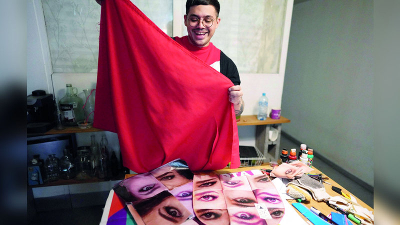 كاميلو موراليس في الأستوديو الخاص به. رويترز