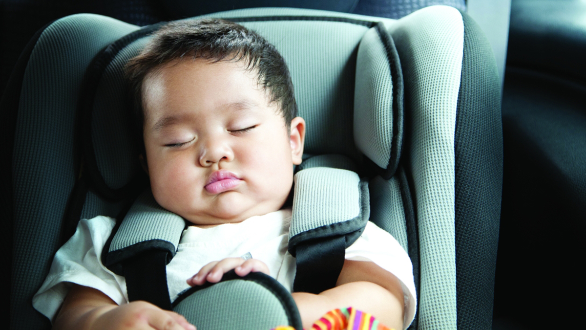 المختصون حذروا من نسيان الأطفال داخل المركبات. أرشيفية