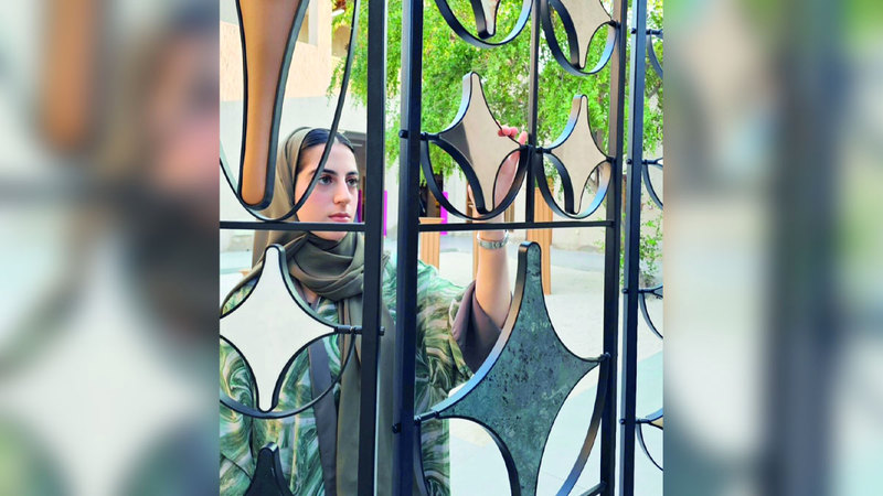 مشروع منيرة الملا يعتمد على تقديم تصميمات حصرية مستلهمة من التراث والثقافة الإماراتية بلمسات عصرية.  تصوير: إريك أرازاس