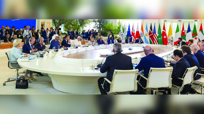 رئيس الدولة خلال مشاركته في الجلسة. وام