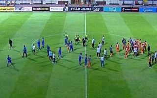 الصورة: حريق في استاد الإسكندرية يلغي مباراة متصدر ترتيب الدوري المصري (فيديو)