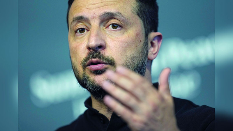 زيلينسكي أقال جميع المسؤولين عن التجنيد لأسباب تتعلق بالفساد. أ.ب