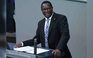 الصورة: نائب ألماني يستقيل بعد تعرضه لإساءات عنصرية