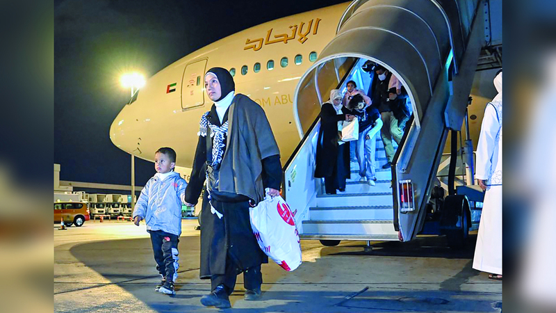 الإمارات تقدم العلاج والرعاية الصحية للأشقاء الفلسطينيين من سكان غزة لتخفيف معاناتهم الإنسانية. وام