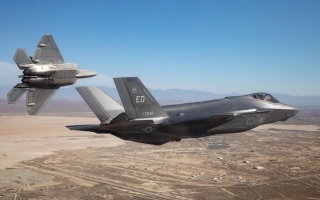 الصورة: طائرات حربية متطورة معرضة للتلف في تكساس