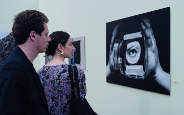 الصورة: فيصل الريس.. ضوء ومشاعر &laquo;من خلف الزجاج&raquo;