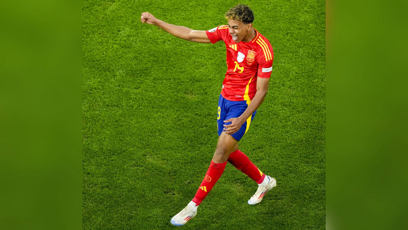 فرحة لامين يامال بعد تسجيله هدفاً ساحراً في مرمى فرنسا في نصف نهائي «يورو 2024». من المصدر