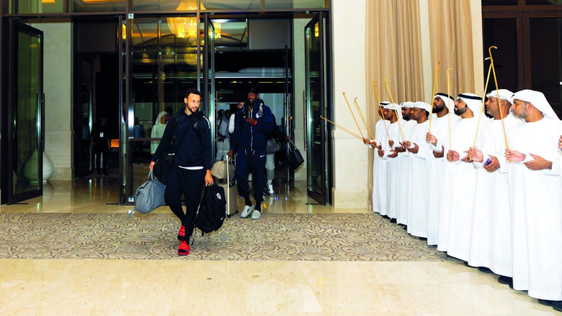 وصلت بعثة المنتخب الأميركي لكرة السلة إلى أبوظبي، أمس، ضمن استعداداته للمشاركة في أولمبياد «باريس 2024»، وتستضيف صالة الاتحاد أرينا في أبوظبي مباراتيه الوديتين مع أستراليا وصربيا يومي 15 و17 يوليو على التوالي.