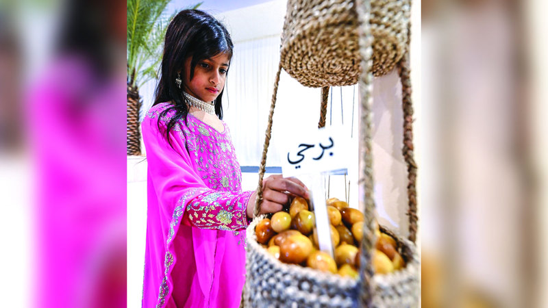 «دبي للرطب» يسعى إلى الإسهام في استدامة رموز التراث الوطني. تصوير: باتريك كاستيلو