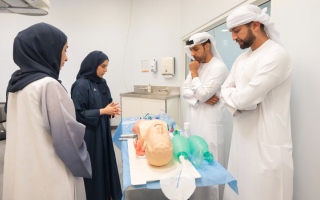الصورة: تدريب رواد الفضاء الإماراتيين على زراعة الخلايا في الفضاء