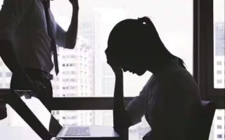 الصورة: موظفة راتبها 25 ألف درهم تقترض 1.2 مليون من 4 بنوك