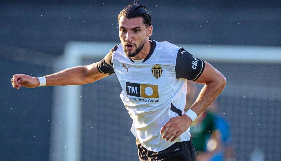 إيقاف مهاجم فالنسيا رافا مير بتهمة الاعتداء الجنسي