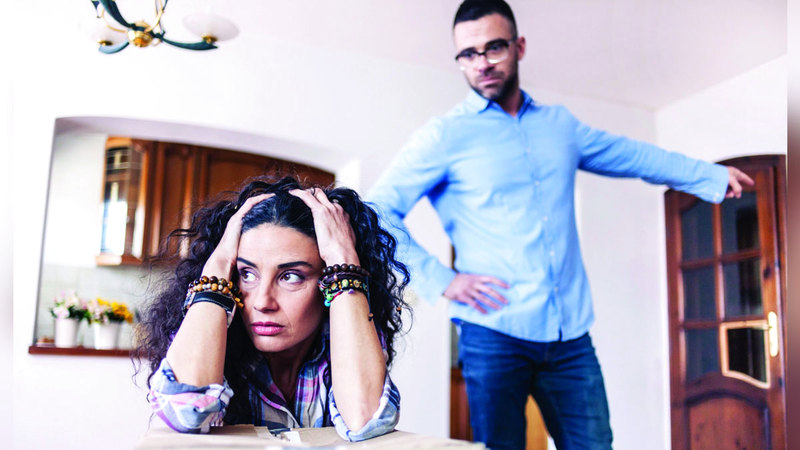 شراء الكماليات قد يكون سبباً لإثارة الخلافات بين الزوجين. أرشيفية