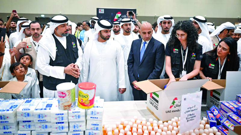 منصور بن محمد خلال زيارته للحملة. من المصدر