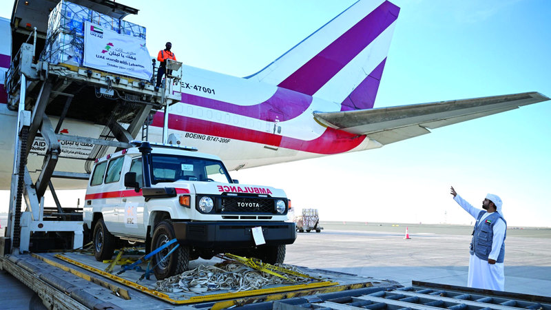 المساعدات الإنسانية إلى اللبنانيين تضمنت مواد طبية وغذائية وسيارات إسعاف ومستلزمات إيواء. وام