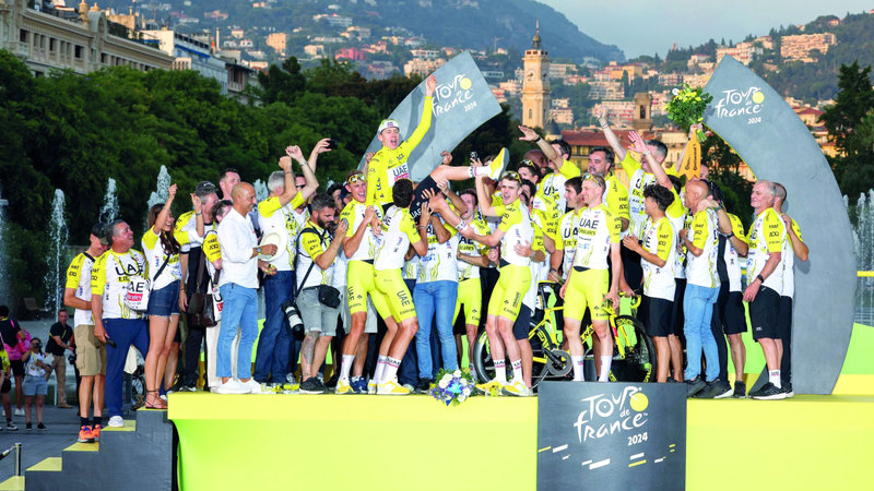 فريق الإمارات يظفر بلقب طواف العالم لموسم 2024