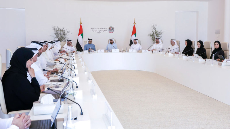 محمد بن راشد خلال ترؤسه اجتماع مجلس الوزراء. من المصدر