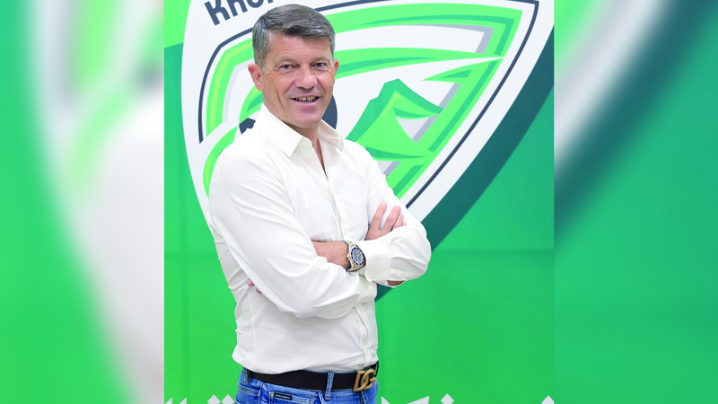 خورفكان يقيل المدرب إيسايلا.. والنمر بديلاً