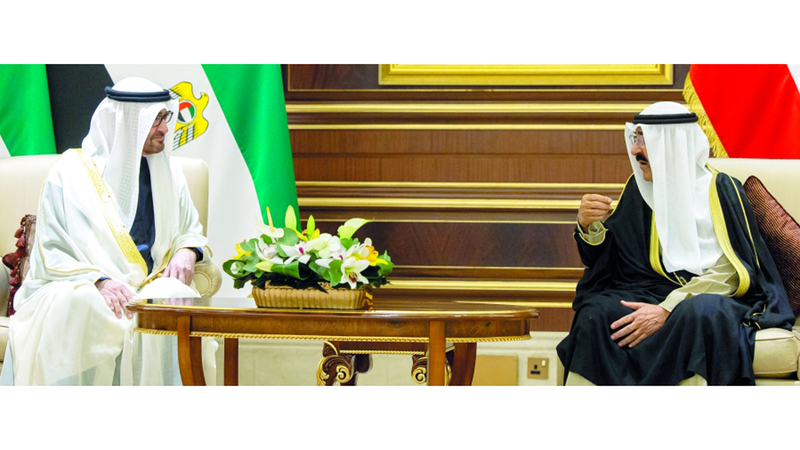 رئيس الدولة خلال لقائه أمير الكويت. وام