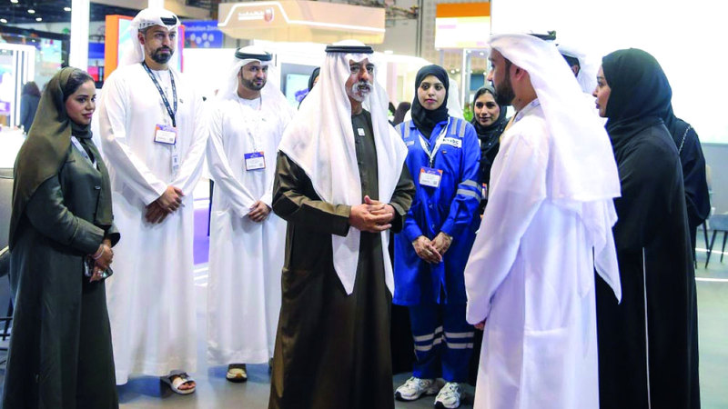 نهيان بن مبارك خلال افتتاح الدورة ال 18 من المعرض. من المصدر