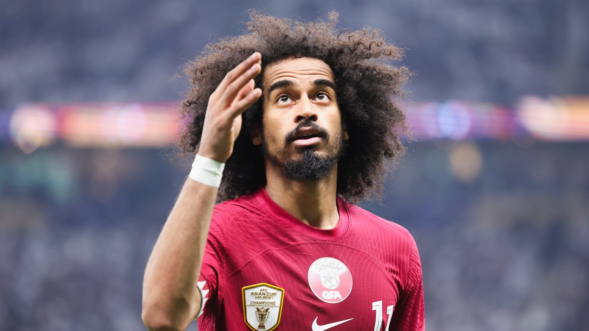 ماذا قال قائد المنتخب القطري أكرم عفيف بعد الخسارة أمام الأبيض بـ"الخمسة"؟