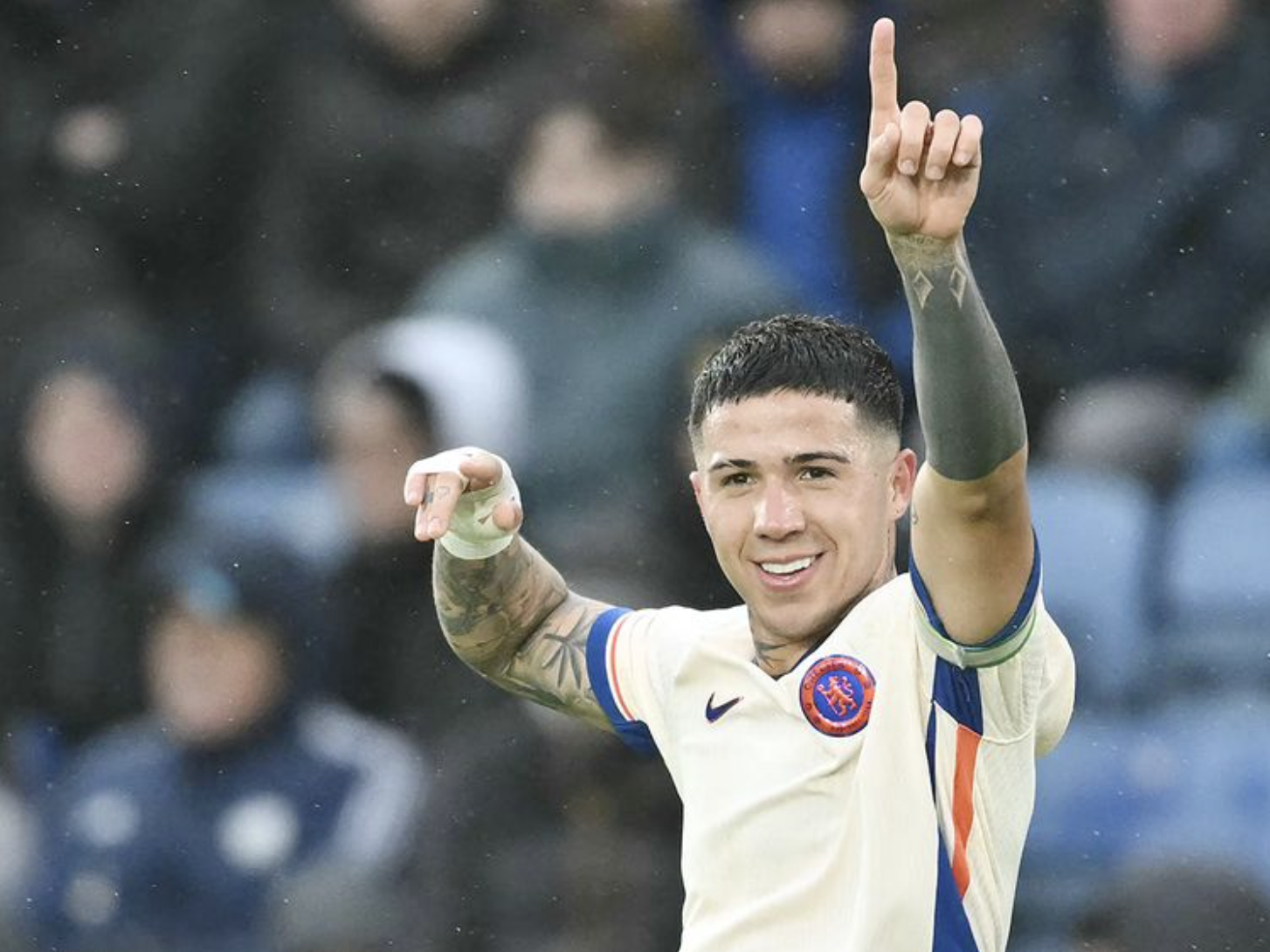 إنزو فرنانديز يتألق ويقود تشيلسي للفوز على ليستر سيتي في البريميرليج