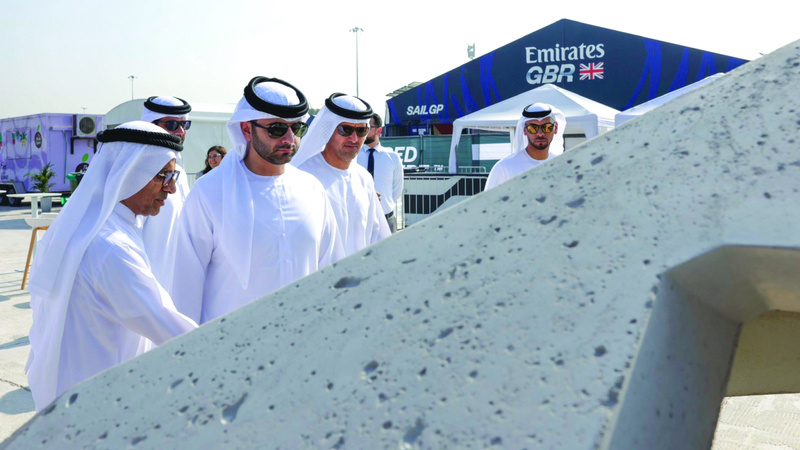 منصور بن محمد خلال حضوره إطلاق المرحلة الأولى من مشروع «مشدّ دبي». من المصدر