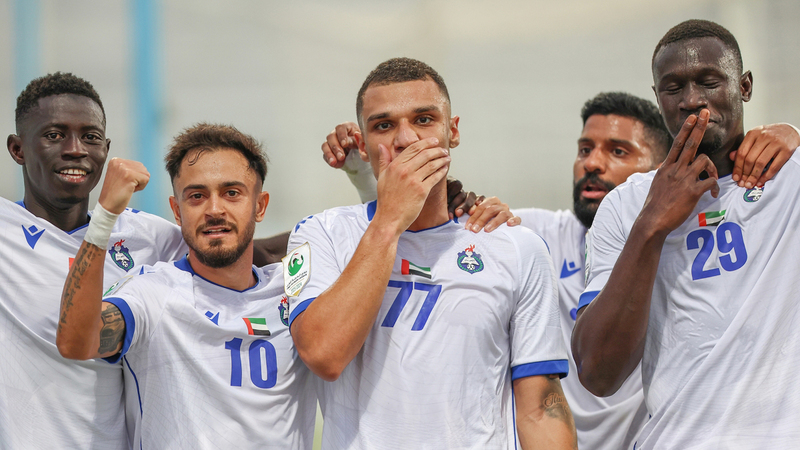 الظفرة والعربي في صدارة «الأولى»