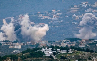 الصورة: غارة إسرائيلية على صور في جنوب لبنان بعد تحذير بالإخلاء
