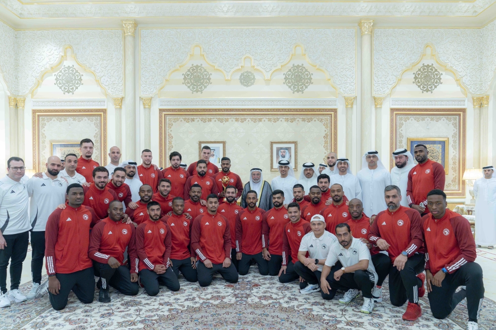 سلطان القاسمي يكرّم فريق الشارقة لكرة اليد «بطل آسيا» بـ 5 ملايين درهم