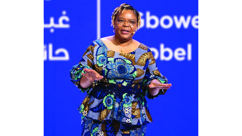 ليما غبوي خلال جلسة حول صانعات التأثير. وام