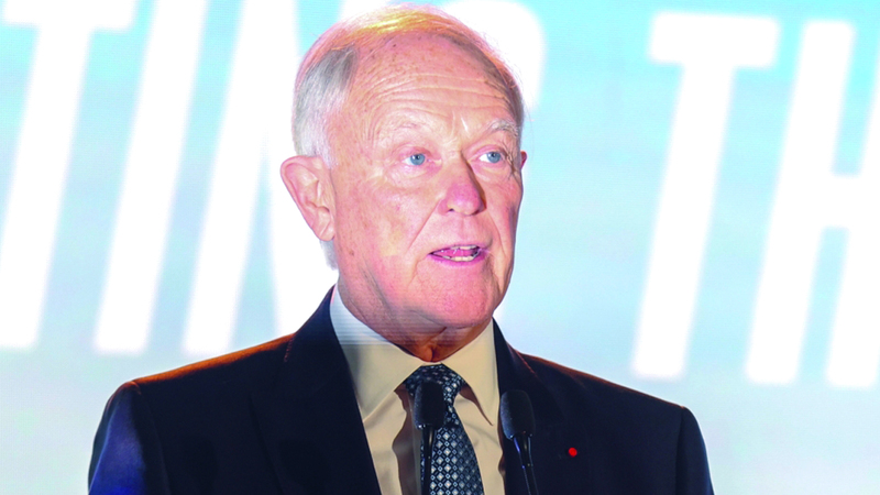 تيم كلارك: طائرة &laquo;A350&raquo; توفر للناقلة القدرة والمدى اللذين يسمحان لها بالنظر في وجهات جديدة.