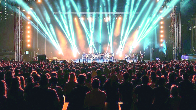 الفعالية الجديدة تستمر طوال فترة المهرجان وتقدم مجموعة من الحفلات الموسيقية التي يحييها أشهر النجوم العرب. من المصدر 