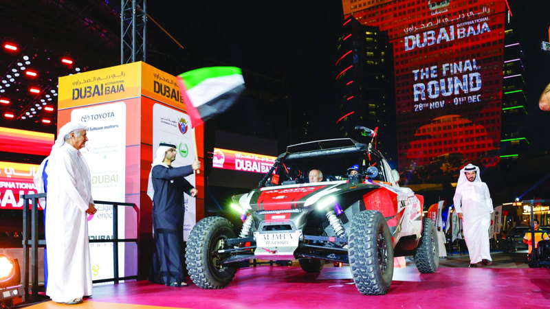 منصور بن محمد يعطي إشارة الانطلاق الرسمي لـ «رالي دبي الصحراوي» 2024