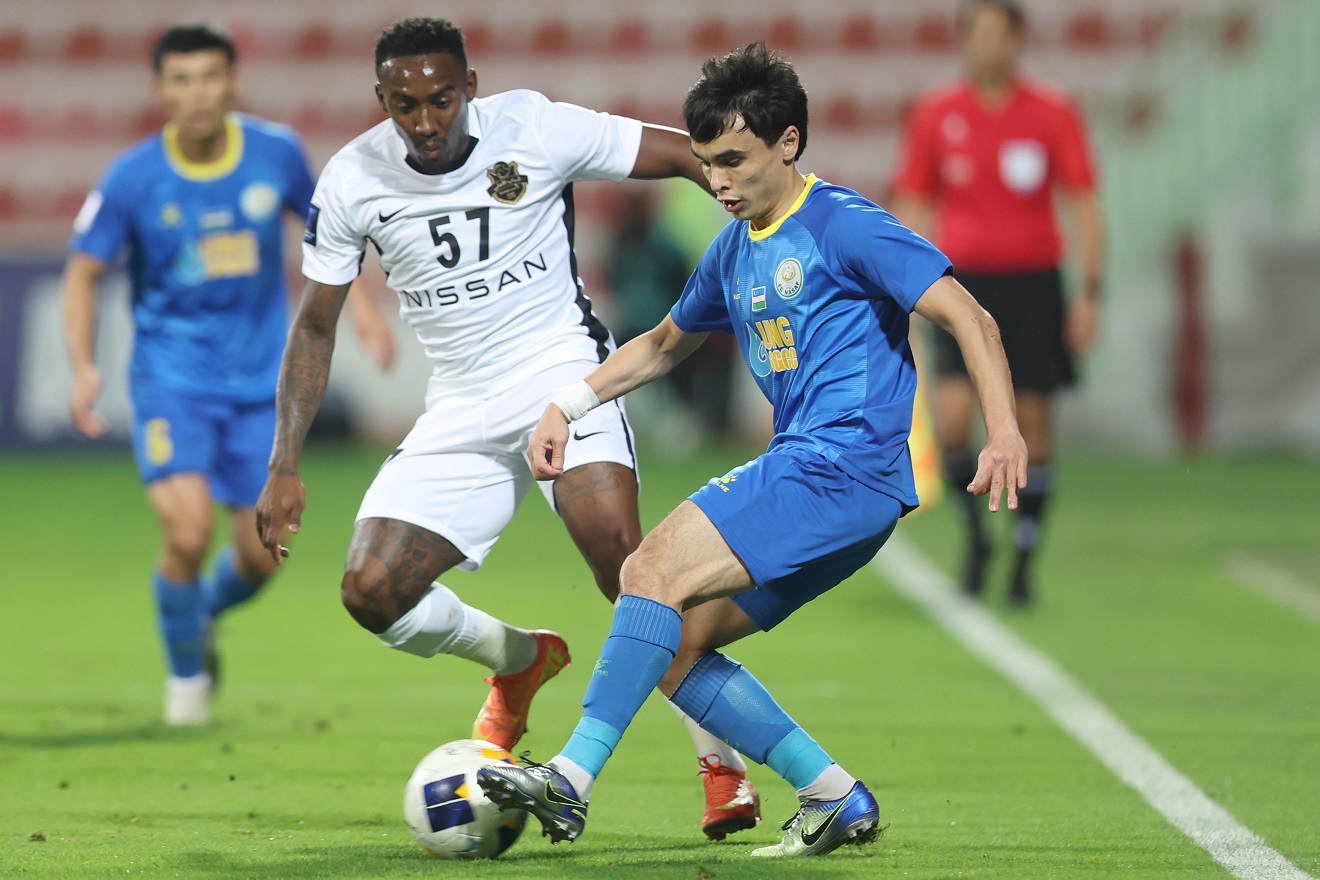 شباب الأهلي.. «صدارة آسيوية» وثلاثية في شباك ناساف