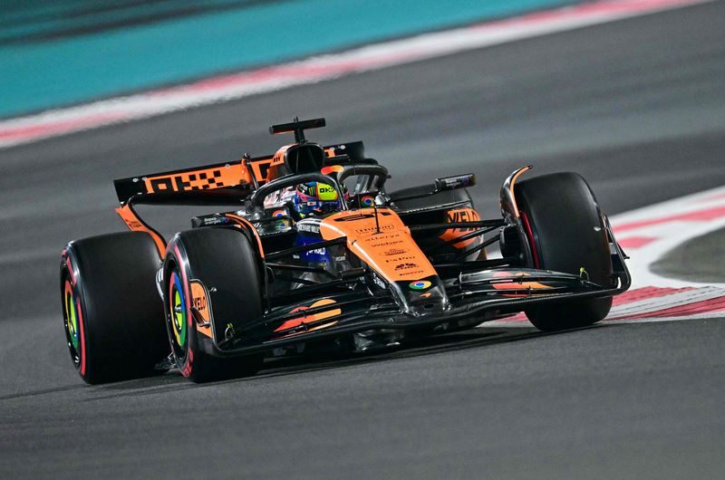 نوريس يعزز حظوظ «ماكلارين» للفوز بلقب الصانعين.. ينطلق أولاً في «ياس»