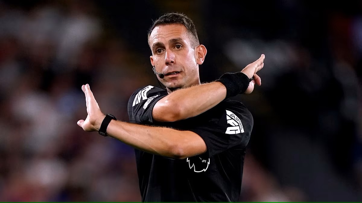 "لا يمكن الدفاع عنه".. إقالة حكم إنجليزي أهان المدرب كلوب