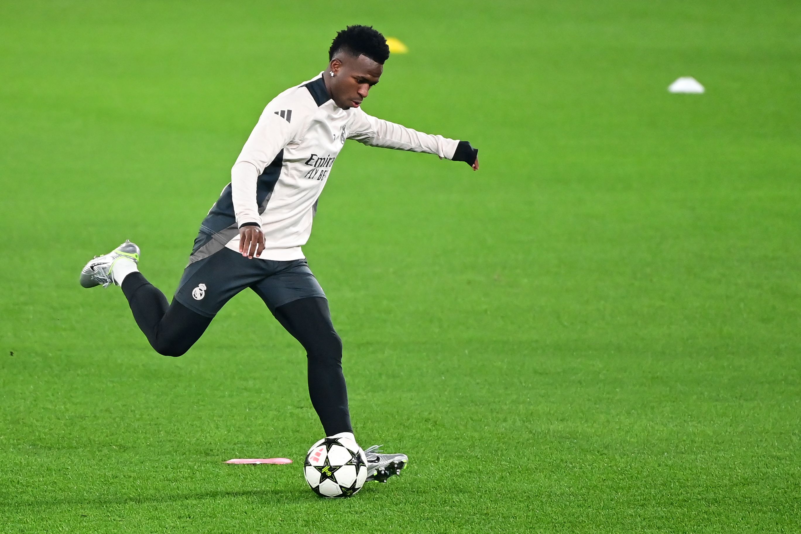 فينيسيوس جونيور يعود لدعم ريال مدريد أمام أتالانتا في دوري أبطال أوروبا