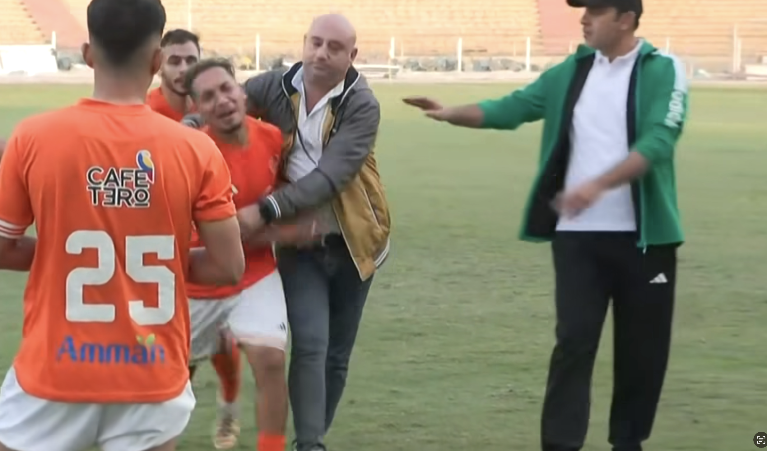 دوري الدرجة الثانية المصري: لاعب المنصورة يحاول الاعتداء على مدربه ثم يعلن الاعتزال