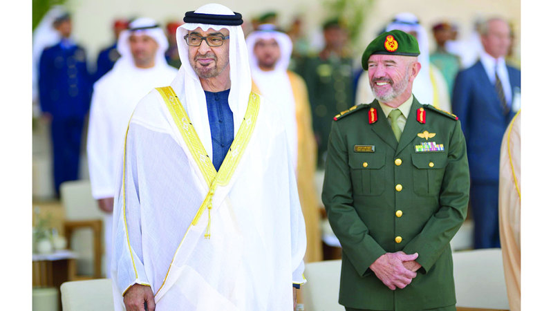 رئيس الدولة خلال حضوره حفل تخريج الدفعة الأولى من &laquo;جامعة زايد العسكرية&raquo; في أبوظبي. وام