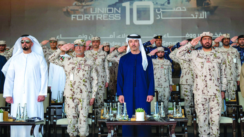 هزاع بن زايد أشاد باحترافية القوات المسلحة الإماراتية وتدريبها المتطور.  وام