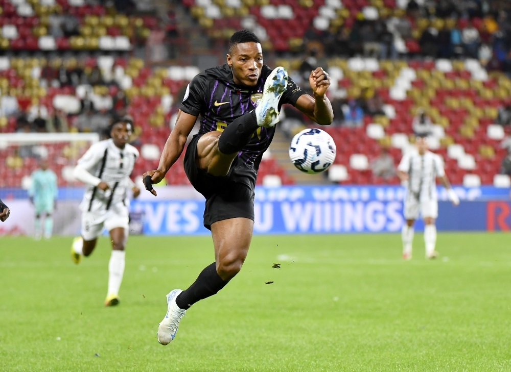 العين يرد على هدف الجزيرة بـ «هاتريك رأسيات لابا»